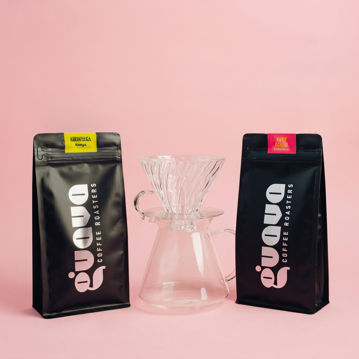 pachet special cu doua pachete de cafea de specialitate si un kit hario v60 de sticla 